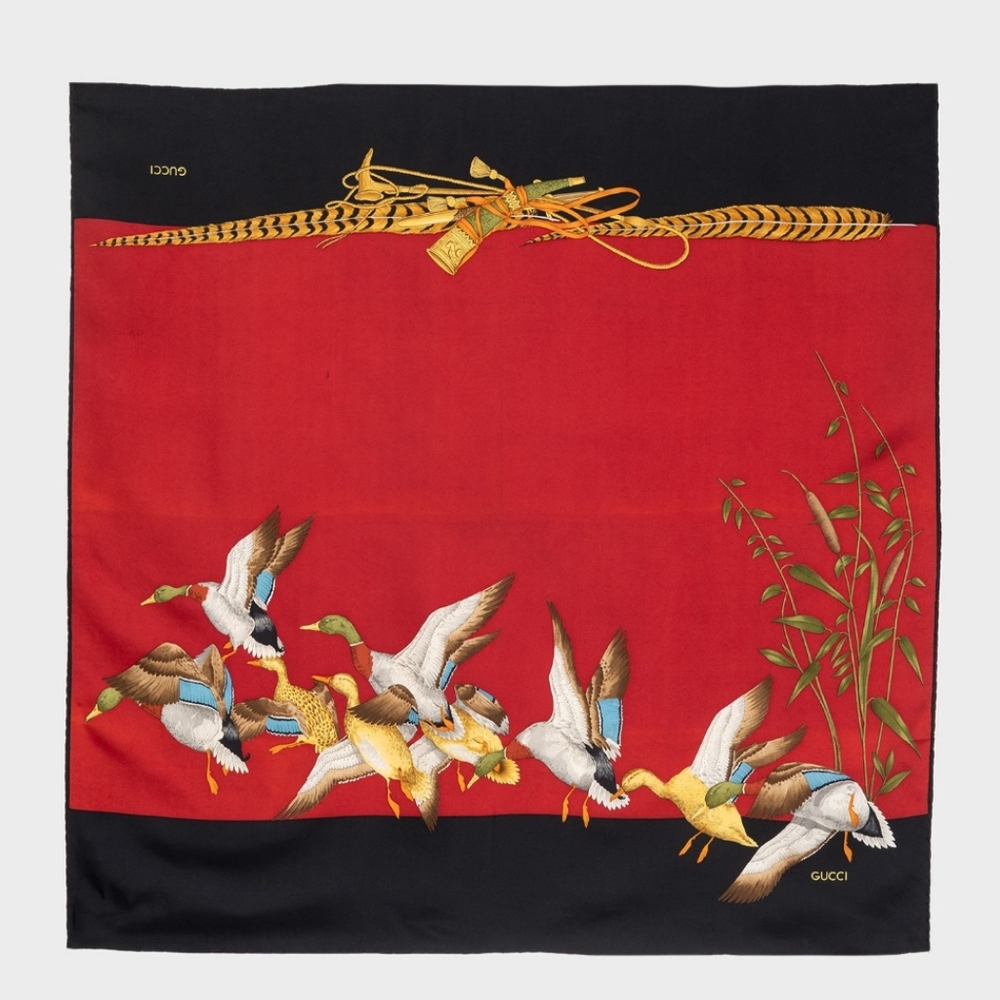 Vintage GUCCI Italy Silk Scarf RARE “Ducks in Flight” Red Navy Wildlife Hunting - Picture 4 of 13